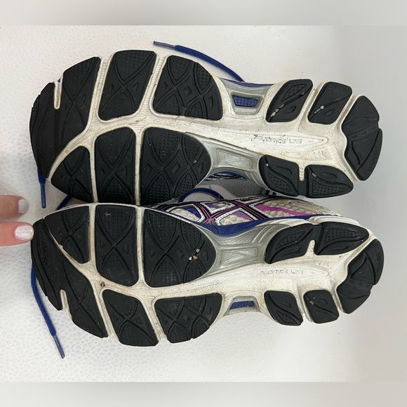 ASICS Gel Cumulus tennis shoes - size 7 - Picture 2 of 5